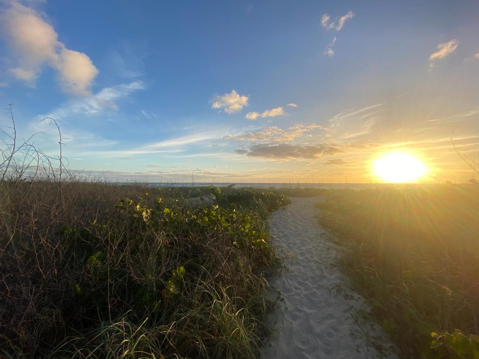 Sandy Shores - 2Br Beach Getaway And Surf Spot Fort Pierce Extérieur photo